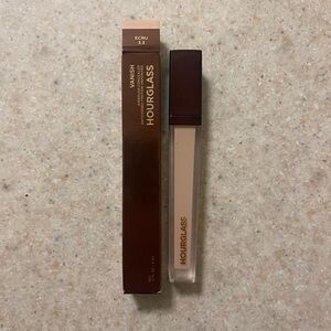 Hourglass Vanish Airbrush Concealer - Ecru Shade